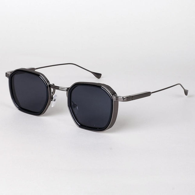 Anteojos de sol Alain Delon, estructura metálica, lentes oscuras UV400, diseño minimalista para adultos, francés clásico.
