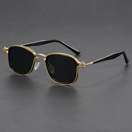 Anteojos de sol Kravitz Square unisex, armazón metálico dorado, lentes cuadrados negros, estilo retro-moderno.
