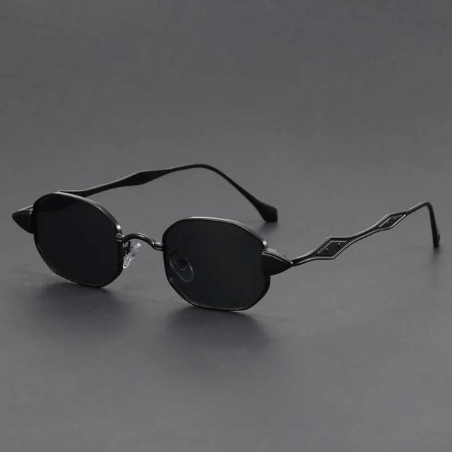 Anteojos de sol Neo Ciberpunk, lentes octogonales oscuros, patillas metálicas negras, diseño futurista para audaces.