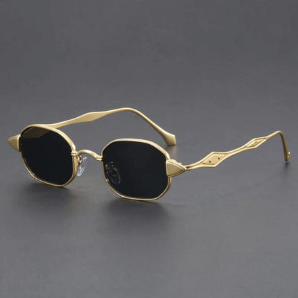 Anteojos de sol Neo Ciberpunk, octogonales, con patillas metálicas doradas y lentes negras. Diseño futurista para audaces.