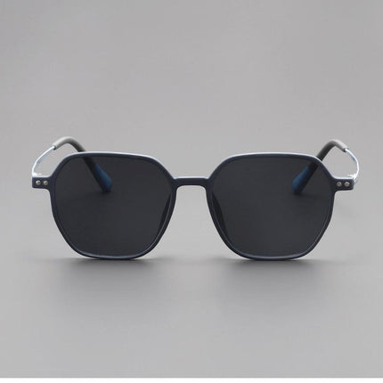 Anteojos de sol de acetato mate negro con patillas metálicas, diseño cuadrado, unisex, estilo moderno y protección UV400.