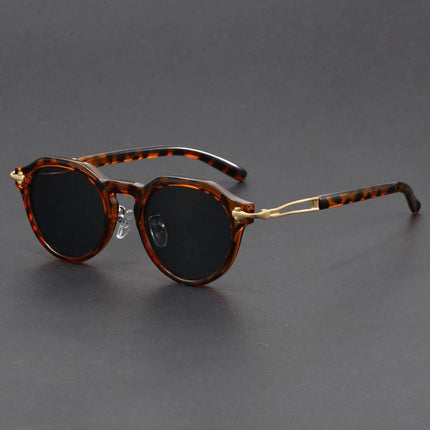 Anteojos de sol vintage Dylan, redondos con lentes oscuras en degradé y patillas metálicas. Estilo retro para adultos.