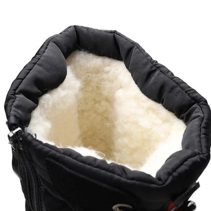 Interior de bota mujer en piel sintética negra, forro cálido para nieve, impermeable y elegante, Argentina.