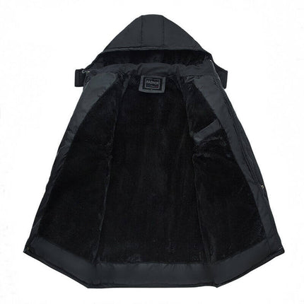 Campera de hombre Black Elegance, material de poliéster, color negro, diseño con capucha y forro interno cálido.