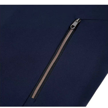Detalle cierre campera bomber Boulevard azul marino, tela resistente, diseño moderno para jóvenes urbanos en Argentina.