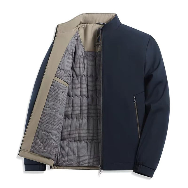 Campera bomber de hombre, azul oscuro, interior acolchado gris, con detalles beige, ideal para el otoño en Argentina.