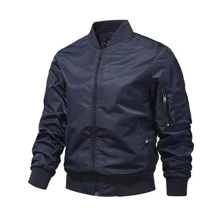 Campera bomber para hombre, azul marino, material resistente, diseño moderno para estilo urbano elegante.