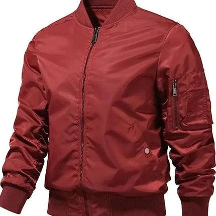Campera bomber roja de hombre, tela sintética resistente, ideal para el público masculino, estilo casual urbano.