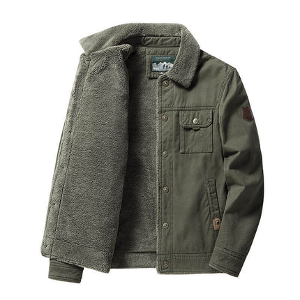 Campera hombre verde olivo de gabardina forrada en sherpa térmico, ideal para estilo urbano y abrigo.