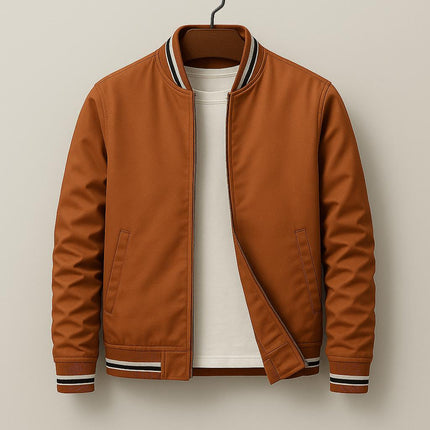 Campera Casual naranja para hombre, nylon y poliéster, cuello rayado, bolsillos laterales, cierre frontal con cremallera.