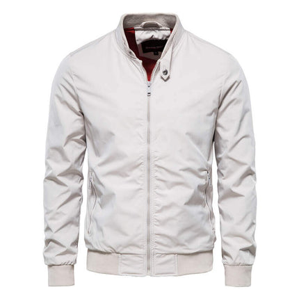 Campera Classic Luxury de nylon blanca para hombre, con bolsillos laterales y estilo deportivo retro.