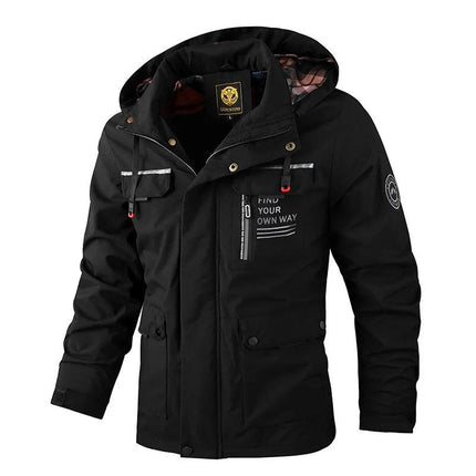 Campera cortavientos negra con capucha, impermeable para hombre, material resistente, ideal para clima húmedo.