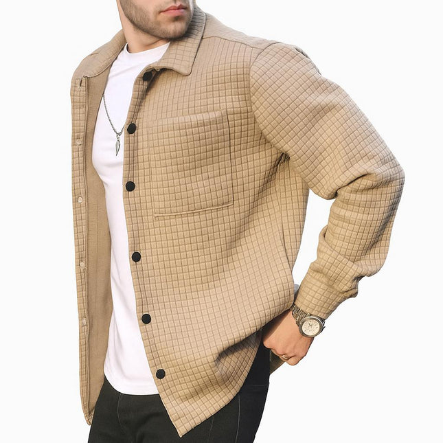 Campera Danux para hombre, color beige liso, de tela acolchada con diseño práctico y múltiples bolsillos.