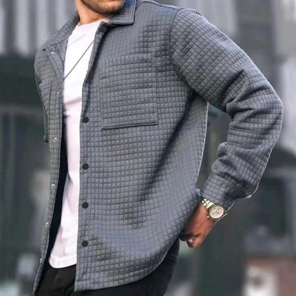 Campera Danux gris para hombre, diseño acolchado con bolsillos, escote cuadrado, ideal para invierno y combinar fácilmente.