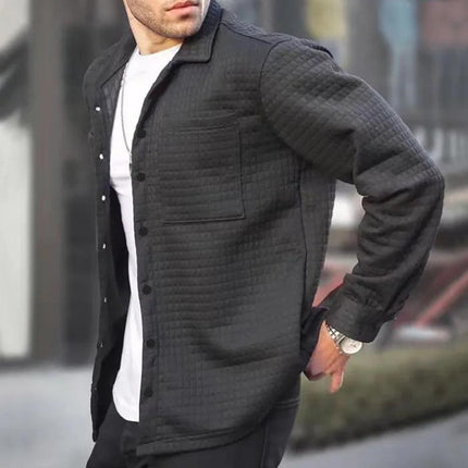 Campera Danux negra para hombres, tela acolchada, diseño moderno con bolsillos, ideal para el invierno argentino.