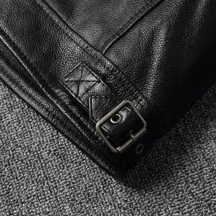 Campera de cuero negro 100% vacuno para adultos, detalle de hebilla metálica, moda argentina elegante.