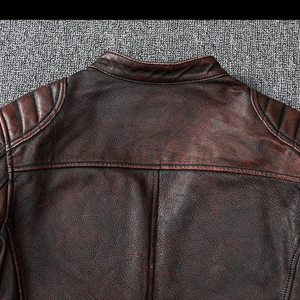 Campera de cuero vacuno marrón para hombres, diseño clásico y elegante, detalle en costuras y textura.