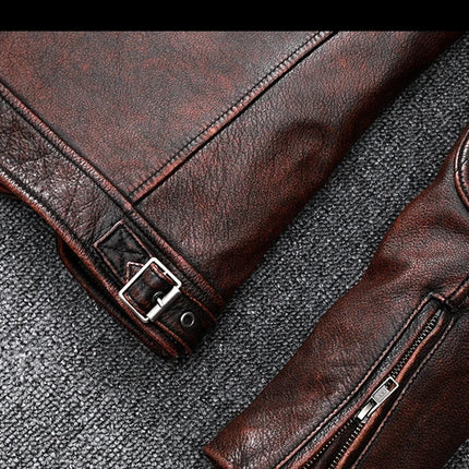 Campera de cuero marrón para adultos, material 100% vacuno, con detalles de hebillas y cierres metálicos.