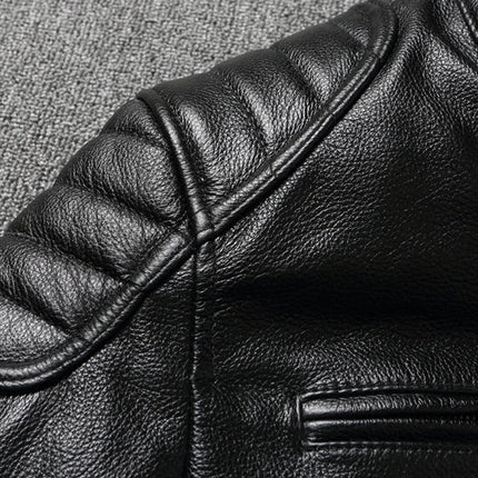 Campera de cuero negro 100% vacuno para adultos, detalle en hombro y cierre, estilo sofisticado.