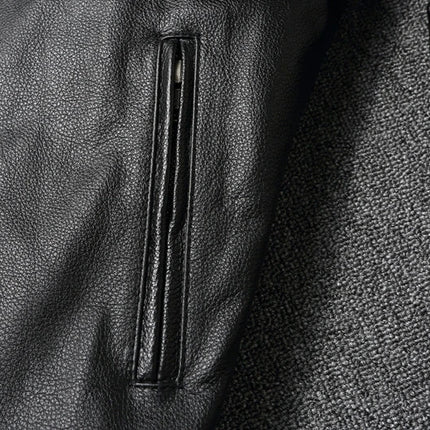 Campera de cuero negro 100% vacuno, detalle de textura y cierre para hombres, estilo argentino elegante.