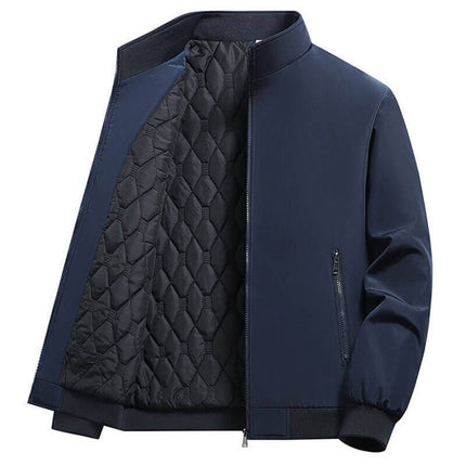 Campera Diamond Luxury azul marino para hombre, material resistente e interior acolchado, ideal para el clima frío urbano.