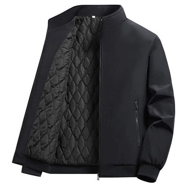 Campera negra de lujo para hombre, acolchada y de alta calidad, ideal para climas fríos, diseño elegante y contemporáneo.