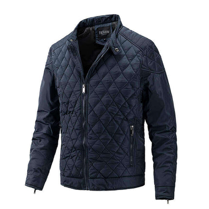 Campera de hombre, acolchada y azul, hecha de material impermeable, ideal para invierno y moda urbana.