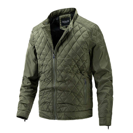 Campera de abrigo verde oliva para hombres, tejido acolchado, ideal para el invierno, diseño moderno y elegante.