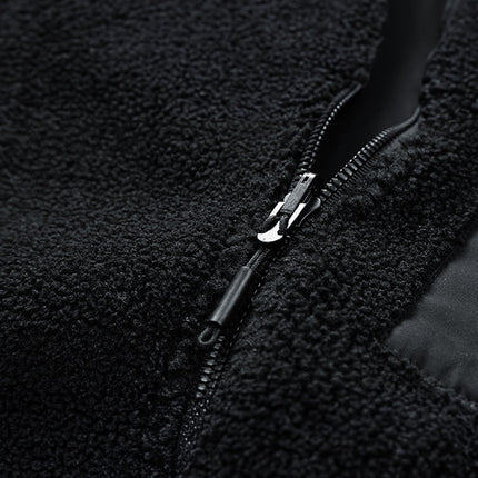 Campera Expedition negra, material de lana suave, cierre visible, ideal para actividades al aire libre, público joven.
