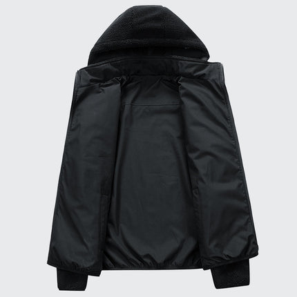 Campera Expedition negra, lana suave, capucha ajustable, tres bolsillos; ideal para actividades al aire libre en invierno.