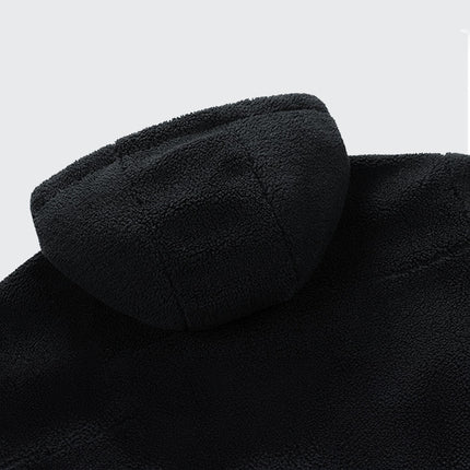 Campera Expedition negra de lana con capucha ajustable, ideal para actividades al aire libre hombres y mujeres.