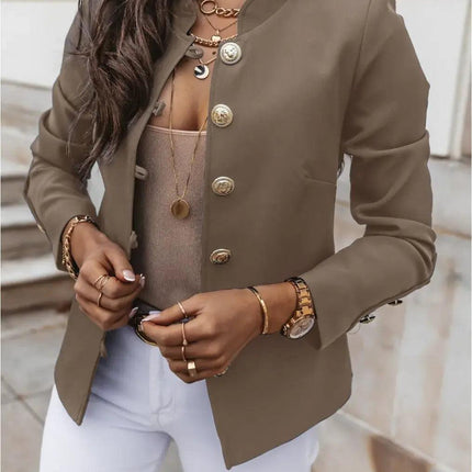 Campera Gabriela para mujer, color marrón, de algodón, diseñada con botones dorados y estilo casual elegante para uso diario.