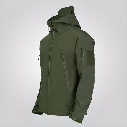 Campera impermeable verde con interior de polar, diseñada para hombre, ideal para días fríos y lluviosos.
