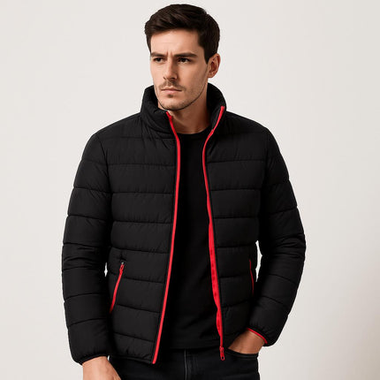 Campera acolchada negra para hombre joven, ligera y moderna, con relleno de algodón, estilo casual, interior suave.