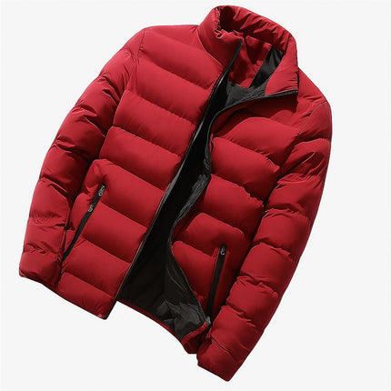 Campera roja acolchada para hombre, relleno de algodón tipo seda, diseño corto y cuello liso, ideal para el frío.