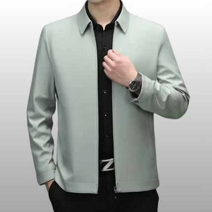 Campera Markus Blanc para hombre, liviana y resistente a arrugas, en color blanco, ideal para estilo profesional y activo.