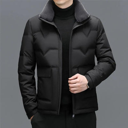 Campera Nilen negra, con cuello desmontable de plumas, ideal para hombres en invierno. Estilo casual y elegante.