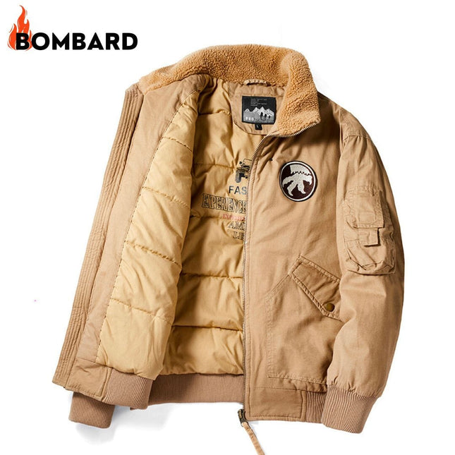 Campera Outwear Bombard en algodón beige, diseño de estilo aviador, ideal para hombres en busca de moda casual cómodos.