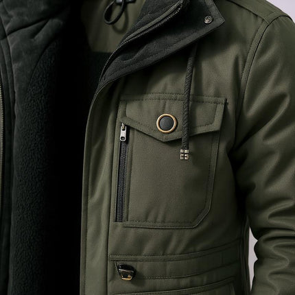 Campera Outwear verde para hombre, material respirable con interior afelpado, soporte térmico hasta 0°C.