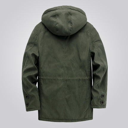 Campera Outwear verde para hombre, interior afelpado, material respirable, protección térmica hasta 0 °C.
