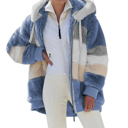 Campera oversize mujer, felpa gruesa azul y beige, cremallera frontal, diseño holgado, ideal para invierno urbano.