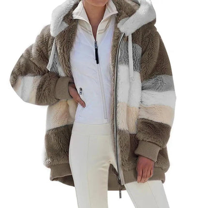 Campera oversize de mujer con capucha, color beige y blanco, tejido tipo cachemira, ideal para estilo urbano y comfort.