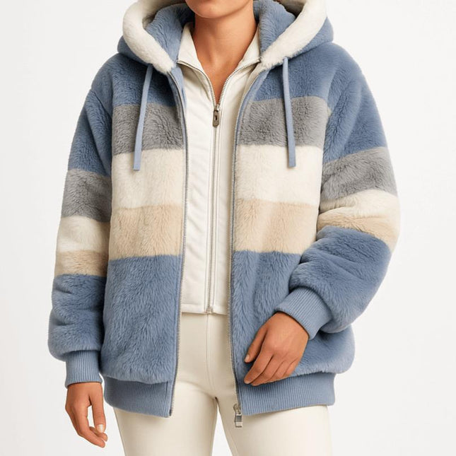Campera oversize mujer azul y beige, material afelpado, con cremallera y capucha, ideal para looks urbanos.