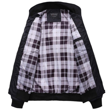 Campera William Elegance para hombre, material poliéster negro, interior a cuadros, ideal para un estilo sofisticado.