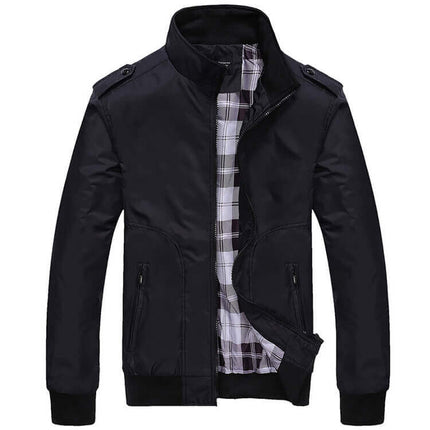 Campera William Elegance negra de hombre, tela resistente, interior a cuadros, estilo casual elegante.