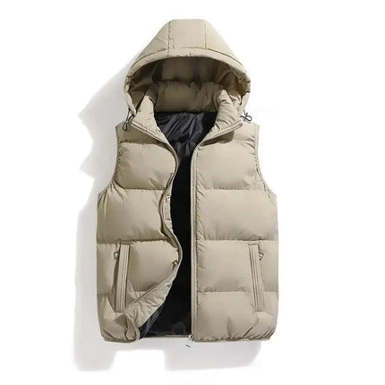 Chaleco ThermoShield beige sin mangas con capucha desmontable para hombres, ideal para frío otoño-invierno.