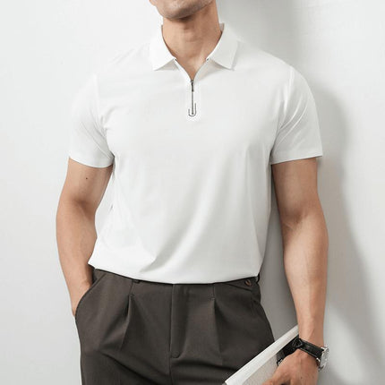 Chomba Everett blanca de jersey ultraliviano para hombres, ideal para días calurosos, con cierre en el cuello.