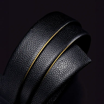 Cinto de cuero genuino negro para hombres, detalle de textura con ribete dorado, elegante diseño de la marca Brent.