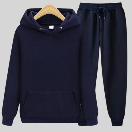 Conjunto azul marino Free Way para hombre: buzo con capucha y pantalón, tejido suave y respirable, ideal para comodidad diaria.