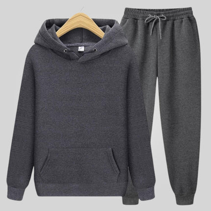 Conjunto para hombre gris oscuro, buzo con capucha y pantalón, tejido suave y respirable, ideal para días frescos.